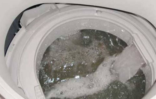洗衣機(jī)長期不清理,竟比 馬桶 還臟 教你三招輕松清洗