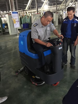 工廠地面清潔用工廠洗地機大大節約勞動力