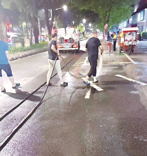 泉州 鬧市施工致一地泥污 目前路面已清洗